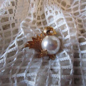 Vintage Napier Faux Pearl Jelly Belly Bird Pin / Brooch gold tone Excellent Cond